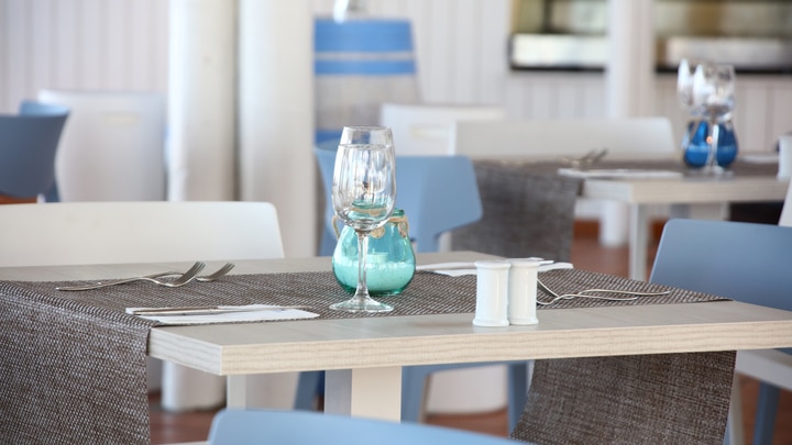 mesa para comer en Estepona