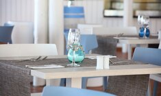 mesa para comer en Estepona