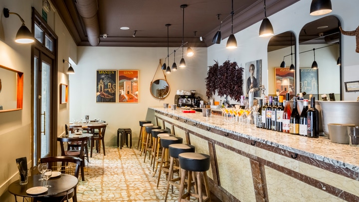 una mesa de comedor